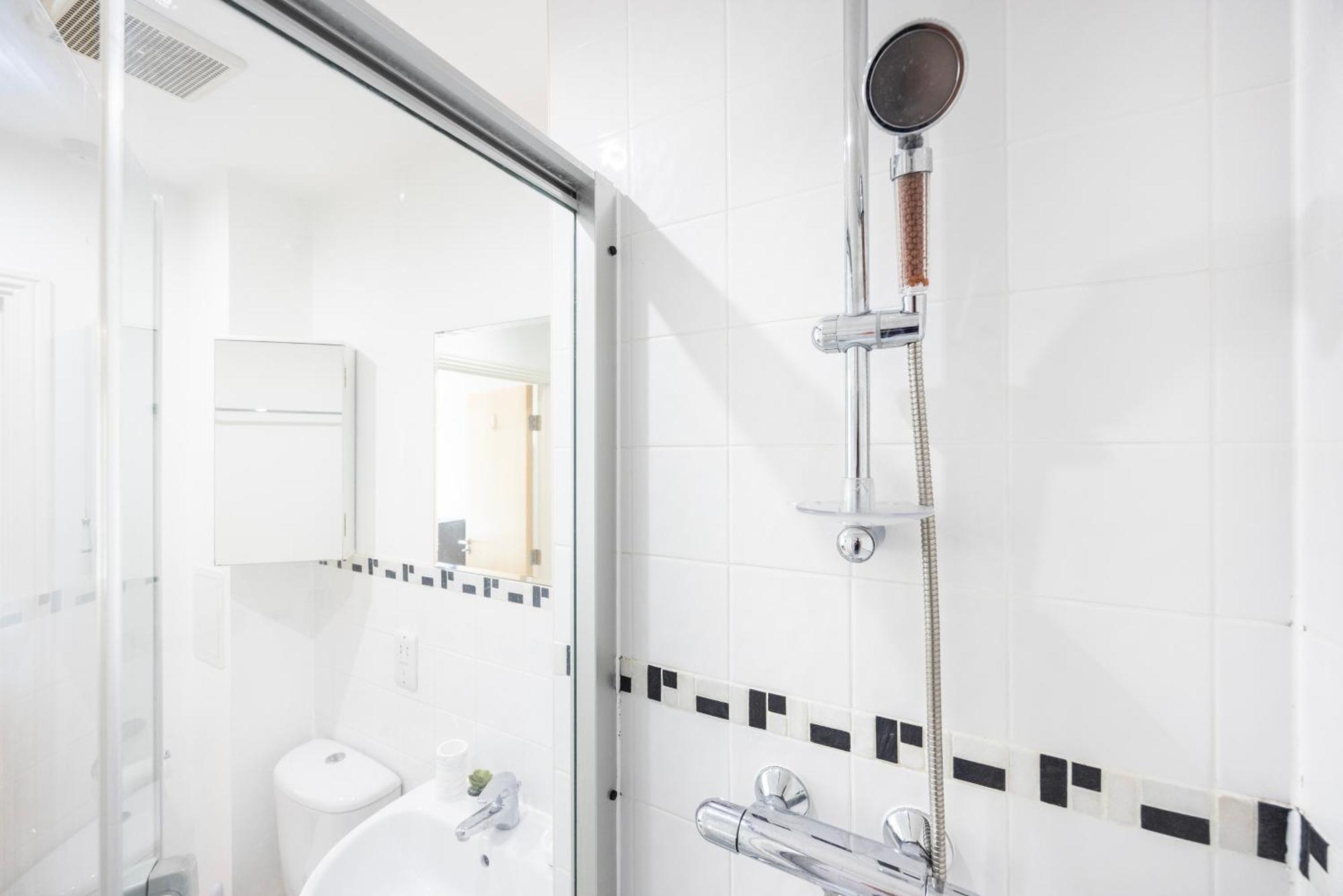 Modern 2 Bed Flat In Greenwich *