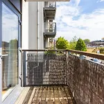 Modern 2 Bed Flat In Greenwich