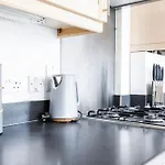 Modern 2 Bed Flat In Greenwich